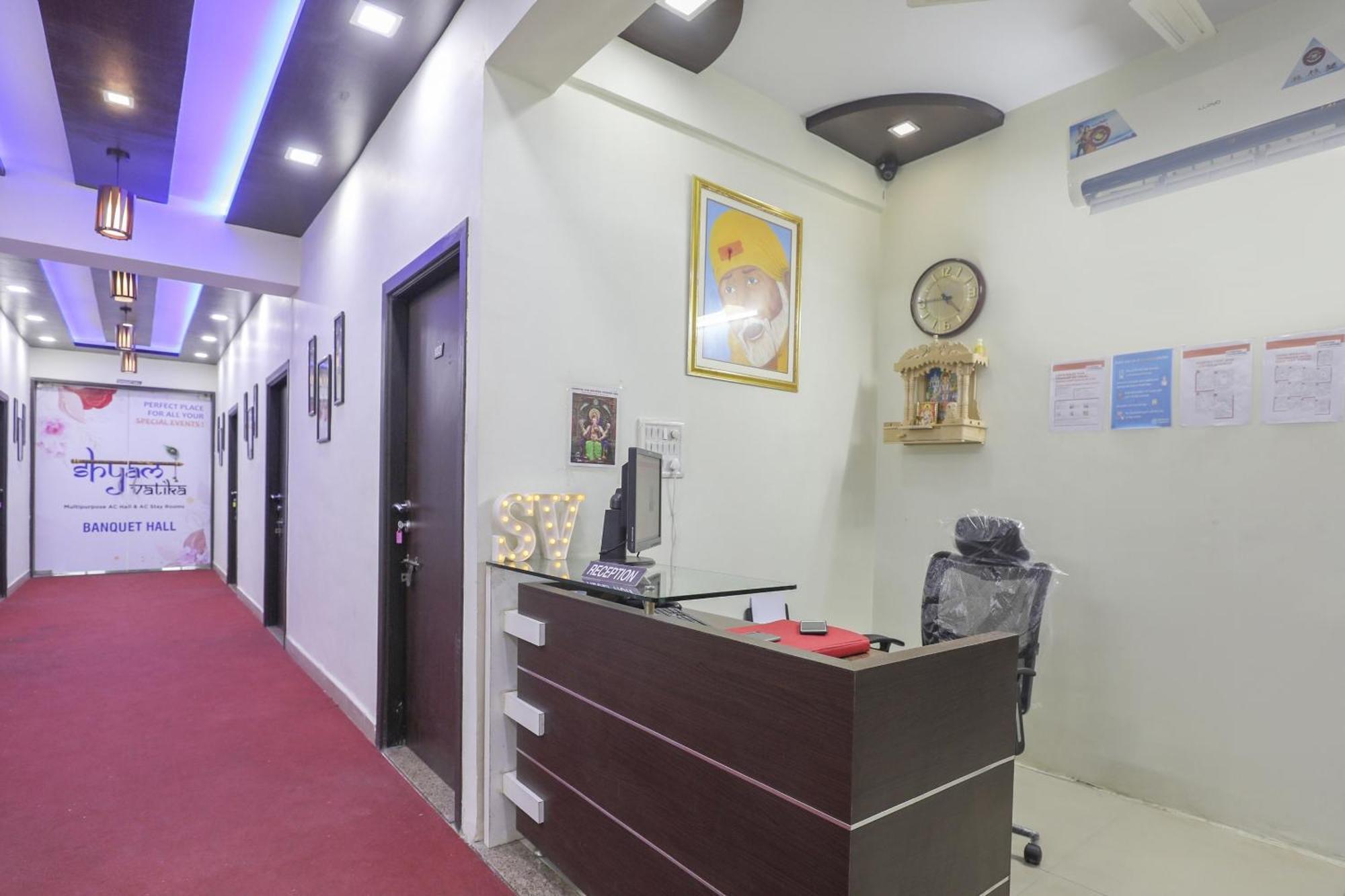 Collection O Shyam Vatika Banquet And Rooms Surat Buitenkant foto