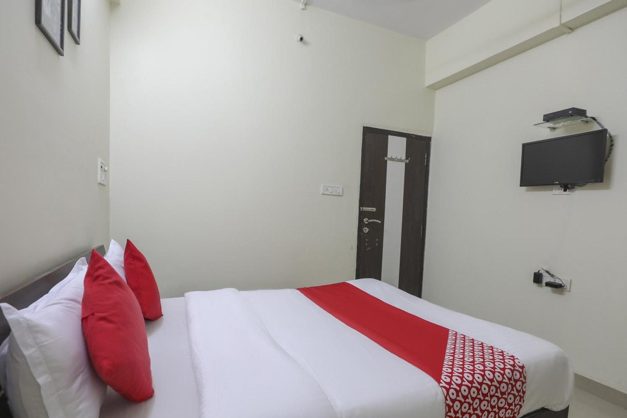 Collection O Shyam Vatika Banquet And Rooms Surat Buitenkant foto